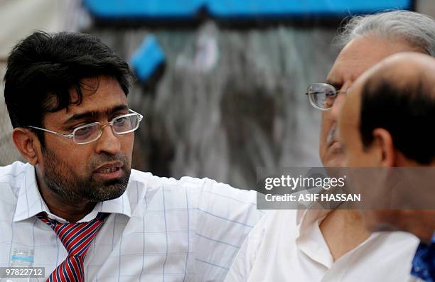 Pakistani former Olympians Shahbaz Ahmed , Akhtarus Ilsam and Islahuddin Siddiqui talk during a "meet the press" event in Karachi on March 18, 2010...