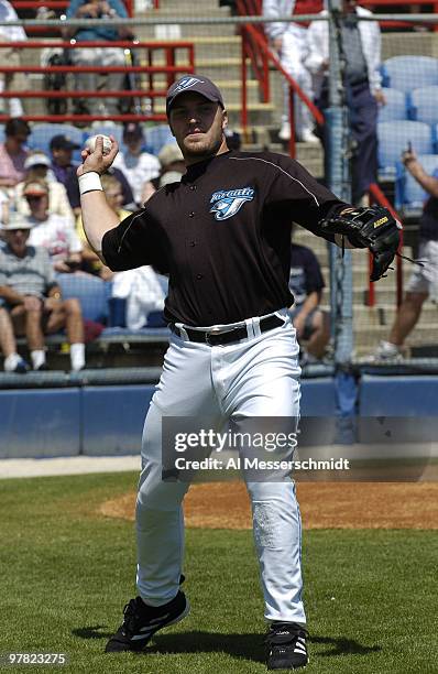 Toronto Blue Jays infielder Eric Hinske warms up before play against the Cleveland Indians in Dunedin, Florida, March 23, 2004.