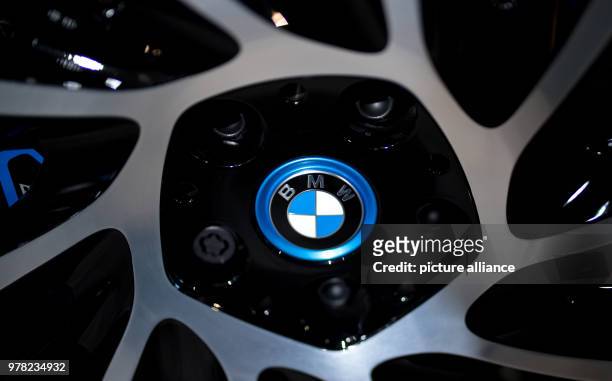 April 2018, Munich, Germany: The BMW logo is to be seen on the rim of a car. Photo: Sven Hoppe/dpa
