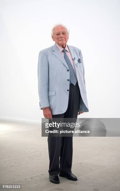 April 2018, Germany, Schwaebisch Hall: Reinhold Wuerth, founder of screw manufacturing company Wuerth, strolls through the art museum 'Kunsthalle...