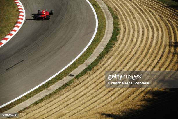 Nigel Mansell drives the Scuderia Ferrari 641during the Belgian Grand Prix on 26 August 1990 at the Spa-Francorchamps circuit in Spa, Belgium.