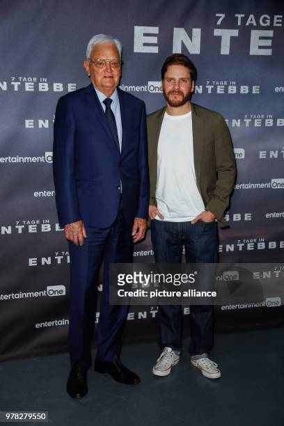 April 2018, Germany, Berlin: Jacques Lemoine and Daniel Bruehl arrive at a photocall for the debut of their film '7 Tage in Entebbe' . Photo: Gerald...