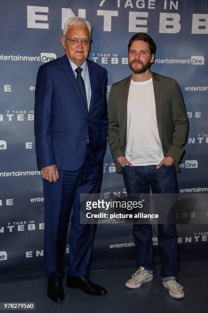 April 2018, Germany, Berlin: Jacques Lemoine and Daniel Bruehl arrive at a photocall for the debut of their film '7 Tage in Entebbe' . Photo: Gerald...