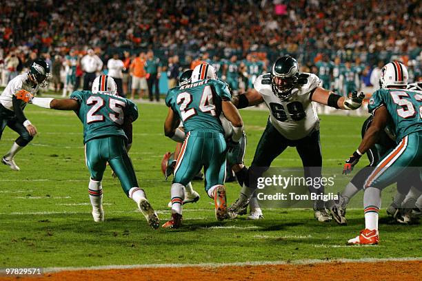 Philadelphia Eagles David Akers kicks a field goal. Defending on the play is Eagles OffenseTackle Jon Runyan. The Philadelphia Eagles went onto win...