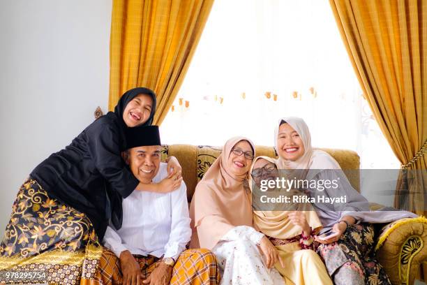 selamat hari raya - selamat hari raya aidilfitri stock pictures, royalty-free photos & images