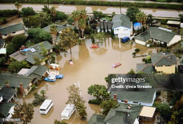 usa, california, huntington beach, flooding in residential area - flood foto e immagini stock