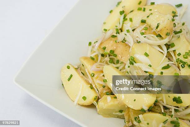 potatoes with onions and chives - boiled potato stock pictures, royalty-free photos & images
