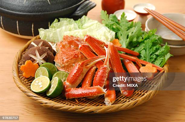 tanner crab hot pot - chionoecetes opilio - fotografias e filmes do acervo