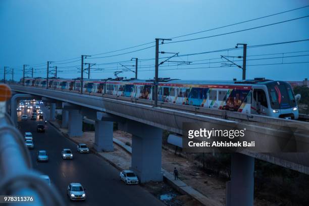 airport express new delhi - delhi metro train stock pictures, royalty-free photos & images