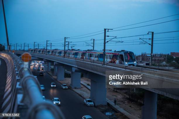airport express new delhi - delhi metro train stock pictures, royalty-free photos & images