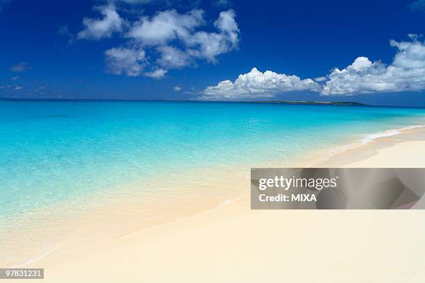 yonaha maibama beach, miyakojima, okinawa, japan - okinawa blue sky beach landscape stock-fotos und bilder