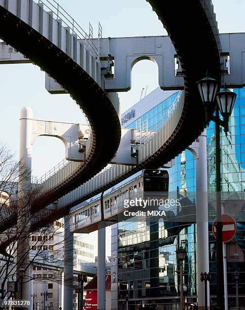 chiba urban monorail, chiba, japan - chiba city stockfoto's en -beelden