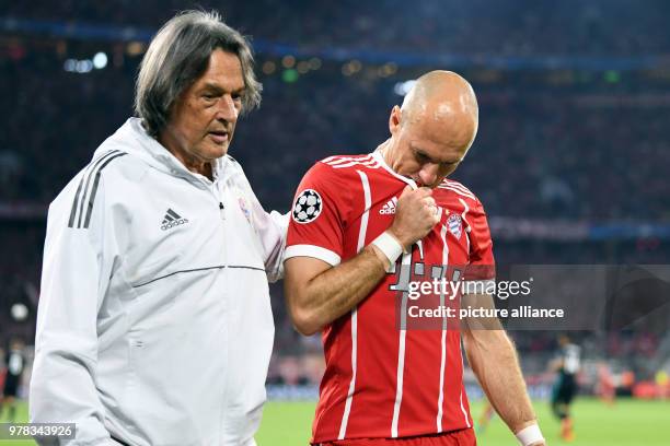 April 2018, Germany, Munich: Soccer, Champions League, knockout round, semi-final, first-leg, Bayern Munich vs. Real Madrid. Munich's team doctor...