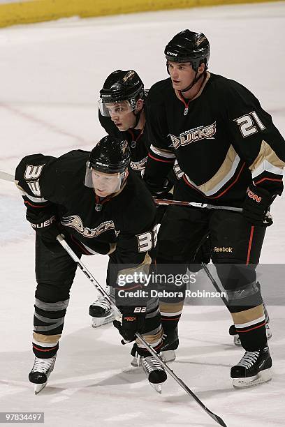 Bobby Ryan, Sheldon Brookbank and Jason Blake of the Anaheim Ducks prepare for a face off during the game against the Chicago Blackhawks on March 17,...