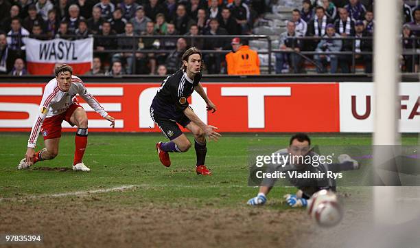 Marcell Jansen of Hamburg scores his team's second goal against Silvio Proto of Anderlecht as his team mate Guillaume Gillet looks on during the UEFA...