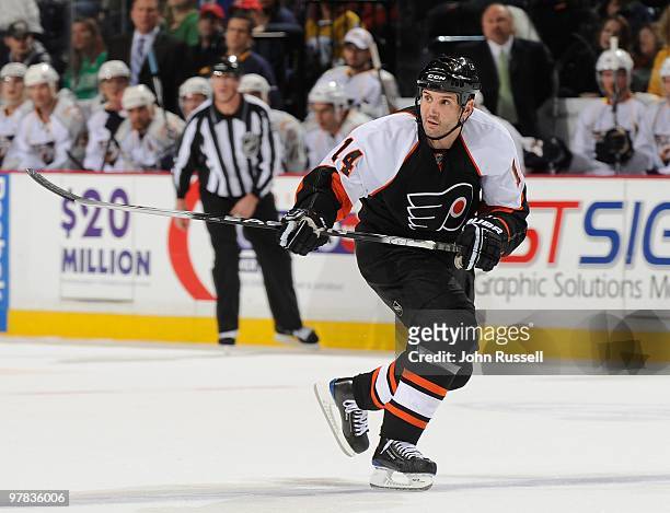 Ian Laperriere of the Philadelphia Flyers skates against the Nashville Predators on March 16, 2010 at the Bridgestone Arena in Nashville, Tennessee.