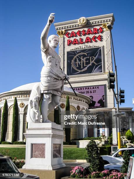 sculpture of emperor caesar in front of caesars palace in vegas during day - caesars palace las vegas stock pictures, royalty-free photos & images