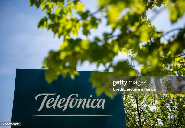 April 2018, Germany, Munich: The logo of the telecommunications provider Telefonica on a sign close to the company's headquarters. Photo: Lino...