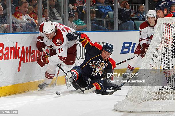 Martin Hanzal of the Phoenix Coyotes battles for the puck with Bryan McCabe of the Florida Panthers on March 18, 2010 at the BankAtlantic Center in...