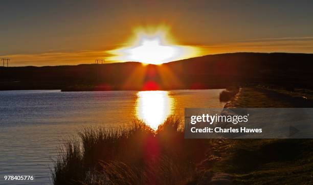 sunset at keeper’s pond, also known as pen-ffordd-goch pond or the forge pond, blaenavon world heritage site. image from the brecon beacons national park, south wales, uk - goch foto e immagini stock