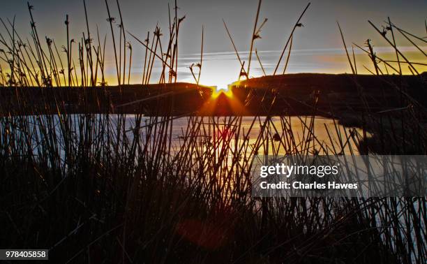 sunset at keeper’s pond, also known as pen-ffordd-goch pond or the forge pond, blaenavon world heritage site. image from the brecon beacons national park, south wales, uk - goch foto e immagini stock