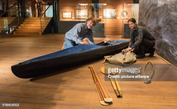 April 2018, Germany, Hamburg: The polar researcher Arved Fuchs and his crew member Tim Frank assembling a folding kayak in the Maritime Museum. The...