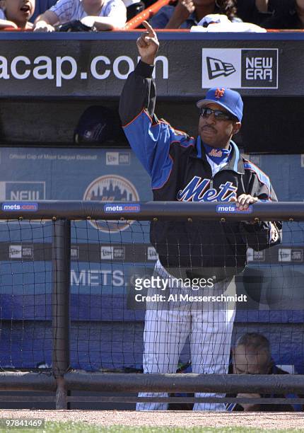 New York Yankees Mets manager Willie Randolph directs the defense against the Milwaukee Brewers at Shea Stadium in New York on April 16, 2006.