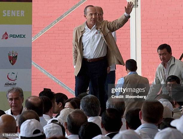 Felipe Calderon, Mexico's president, waves during an event at the Petroleos Mexicanos Tula Hidalgo refinery in Tula, Mexico, on Thursday, March 18,...