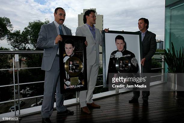 Antonio Silva, singer Pedro Fernandez and Victor Gonzales pose during a press conference to present Pedro's new album at the W Hotel on March 18,...