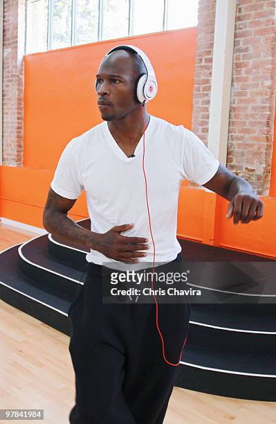 Chad Ochocinco is one of the NFL's most prolific wide receivers. He teams up with two-time champion CHERYL BURKE, who returns for her ninth season....