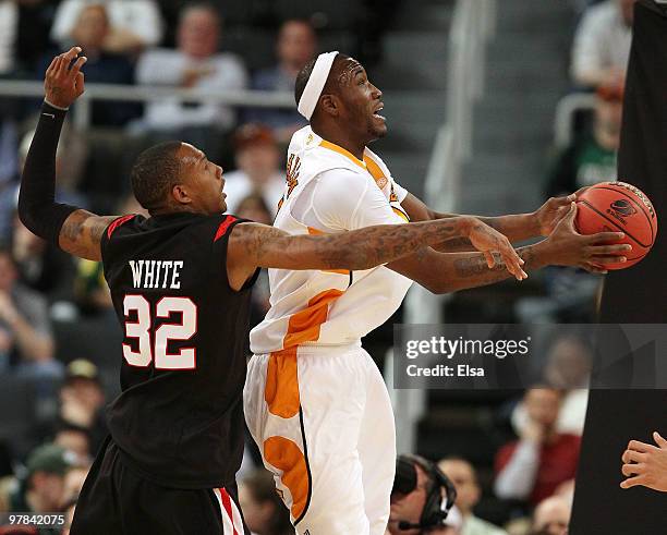 Wayne Chism of the Tennessee Volunteers heads for the net as Billy White of the San Diego State Aztecs defends during the first round of the 2010...