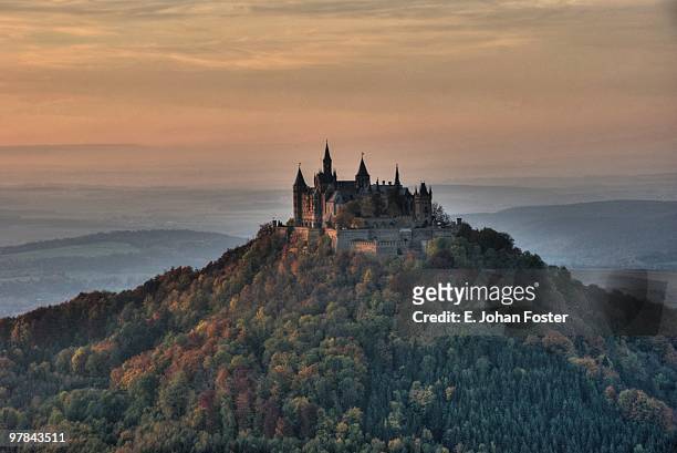 hohenzollern castle - castillo fotografías e imágenes de stock