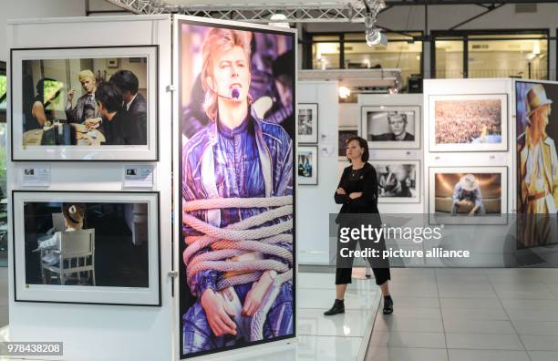 April 2018, Germany, Berlin: A pop-up exhibition 'David & I' from artist Denis O'Regan has 50 photos of David Bowie opened at the car exhibition from...