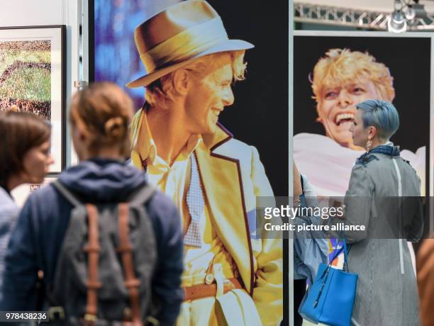 Dpatop - 25 April 2018, Germany, Berlin: A pop-up exhibition 'David & I' from artist Denis O'Regan has 50 photos of David Bowie opened at the car...