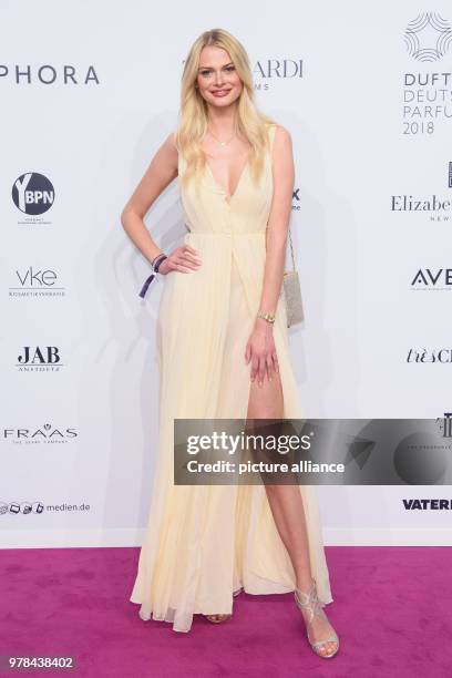 April 2018, Germany, Berlin: Model Darya Strelnikova arriving at the award ceremony of Duftstars - German perfume prize 2018 Photo: Gregor Fischer/dpa