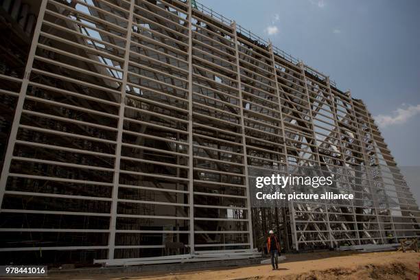 Dpatop - A general view of the facade of the Grand Egyptian Museum, in Giza, Egypt, 26 April 2018. Photo: Gehad Hamdy/dpa