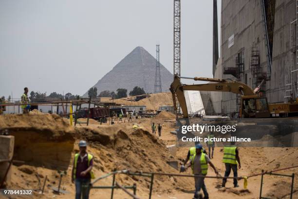 Construction workers operate at site of the Grand Egyptian Museum in Giza, Egypt, 26 April 2018. Photo: Gehad Hamdy/dpa