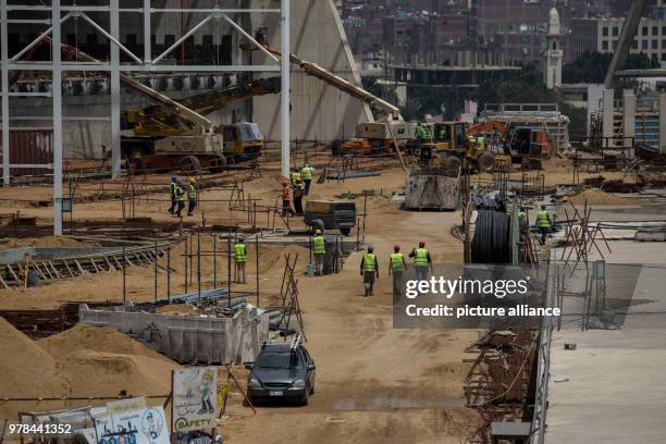 Construction workers operate at site of the Grand Egyptian Museum in Giza, Egypt, 26 April 2018. Photo: Gehad Hamdy/dpa