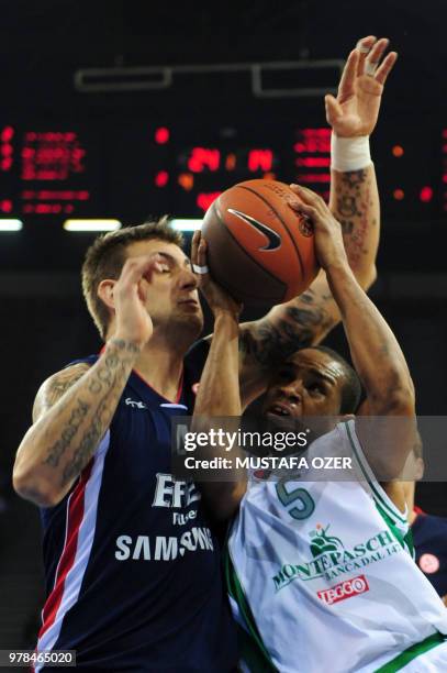 Terrell Mcintyre of Montepaschi Siena vies with Efes Pilsen's Maroi Kasun during their Euroleague group match at Abdi Ipekci Arena, in Istanbul, on...