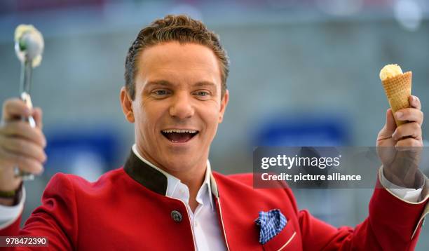 Dpatop - 26 April 2018, Rust, Germany: Musician and Moderator Setfan Mross at an Ice-cream booth in Europa Park after a press conference of year's...