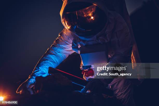 mission accomplished on new planet - cosmonaut stock pictures, royalty-free photos & images