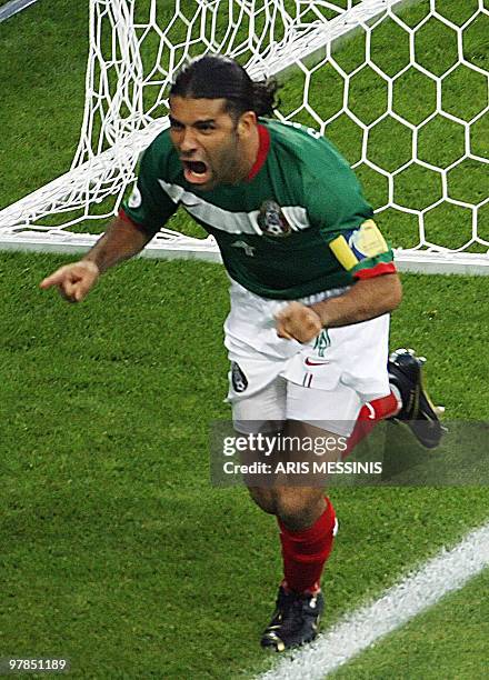 336 Rafael Marquez 2006 Stock Photos High Res Pictures And Images 336-rafael-marquez-2006-stock-photos-high-res-pictures-and-images