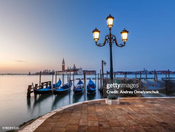 gondolas and san giorgio maggi ore church, venice, italy - maggi stock-fotos und bilder