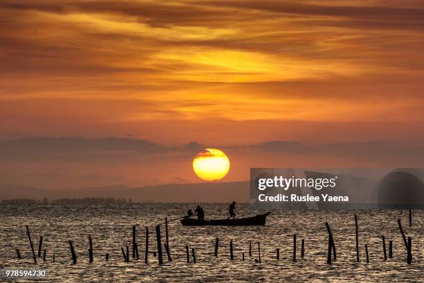 fishing boat - fiji fishing stock pictures, royalty-free photos & images