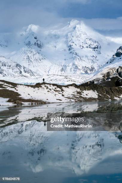 frozen landscapes and amazing light in iceland - skaftafell national park stock pictures, royalty-free photos & images