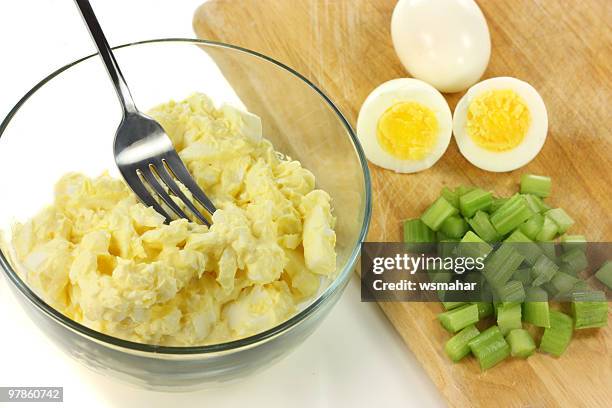 insalata di uova - bianco d'uovo foto e immagini stock