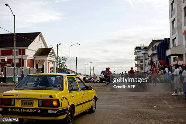 Sept ans apres la guerre, Monrovia dans l'attente de la "grande lumiere" by Zoom Dosso Photo taken on March 17, 2010 shows a taxi driving on a...