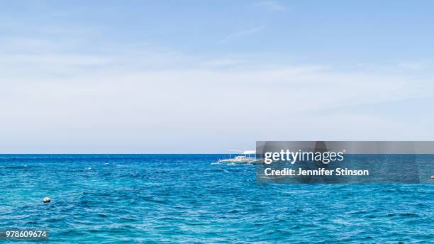 boat and kayak, dauin, negros oriental, philippines - negros oriental stock-fotos und bilder