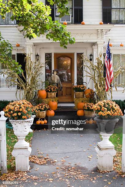 all set and ready for halloween at home - autumn decoration 個照片及圖片檔