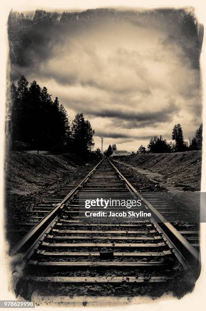 railroad tracks coeur d'alene post falls - arbre coeur stock pictures, royalty-free photos & images